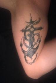Braccia dei ragazzi sull'immagine nera del tatuaggio dell'ancora del vento di Navy Sketch Sting Tips