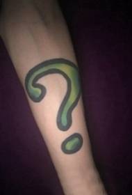 Ang simbolo ng tattoo, braso ng mag-aaral, may kulay na marka ng tato ng larawan ng tattoo