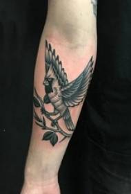 Dečkova roka na črno sivi skici točka trn tehnika literarna slika ptičje tetovaže