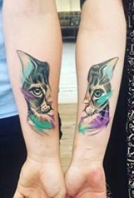 Pasangan lengan dicat garis-garis abstrak hewan kucing jahitan gambar tato