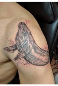 Hannun saurayi a kan maki ƙaya dabbobin Whale tattoo hoto