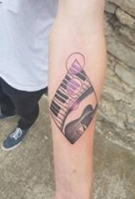 Дјечачки кракови на црно сивим скицама Стинг савјета Литерарна класична клавирска тетоважа слика