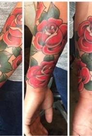 Seuns se arms geverf waterverf skets literêre pragtige blomme delikate tatoeëermerke