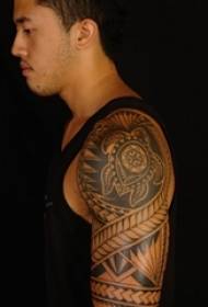 Boys arm on black line sketch creative domineering geometric totem tattoo picture