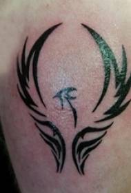 Kincê kurê tattooê ya Phoenix li ser wêneya reş reş a phoenix tattoo