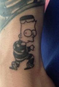 Braccio dello studente maschio del fumetto del tatuaggio sull'immagine nera del tatuaggio del personaggio dei cartoni animati