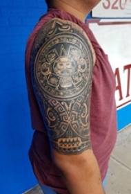 Pola tato totem geometris siswa laki-laki lengan tato teknik tato pola geometris totem tato