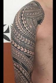 Tribal татэм татуіроўкі мужчына руку на малюнак племя татэм племянной