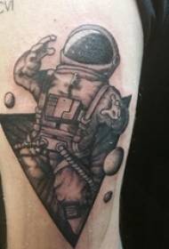 Озброєння школяра на малюнку татуювання планети та космонавта прості чорні точки з простою лінією та татуювання космонавта