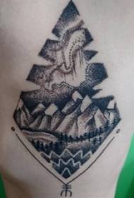 Boy's arm op zwart grijs schets punt doorn vaardigheid prachtige kunst landschap tattoo foto