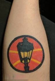 Pojan käsivarsi maalattu muste katuvalaisin merkki tatuointi kuva
