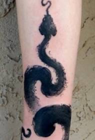 Materiale del tatuaggio del braccio, braccio maschile, foto del tatuaggio del serpente di inchiostro
