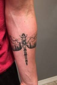 Tatuatu di libellula bracciu di bracciu di masciu in stampa di tatuu di libellula nera