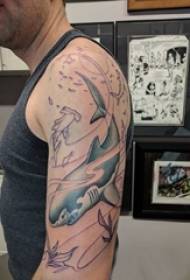 Boys armgeverfde waterverfskets kreatiewe literêre haai tattoo foto