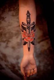 Rožių lapų durklu nutapytas rankos tatuiruotės raštas