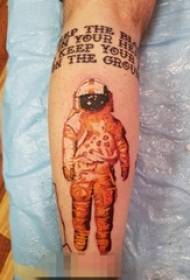 Maschera del tatuaggio dell'armatura della pittura del ragazzo sul braccio