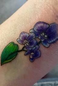 Kleur blom tatoeëerpatroon meisie blomme kleur blom tattoo patroon
