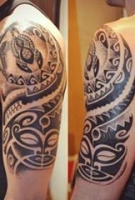 Total totem tattooê mêrikê eşîrê totem tattooê li ser milê