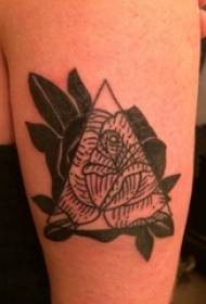 Braccio della ragazza sulla linea nera schizzo creativo bellissimo tatuaggio fiore geometria immagine