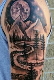 Brazo do tatuaje da paisaxe do brazo no cadro da tatuaxe da paisaxe