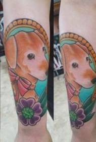 गर्विष्ठ तरुण टॅटू चित्र मुलीने हाताने टॅटू केलेले पिल्लू टॅटू चित्र रंगविले