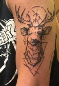 Retro deer musoro we tattoo wechirume mudzidzi ruoko pane retro deer musoro we tattoo mufananidzo