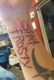 Jednoduché anglické slovo tetování muž student paže na jednoduché anglické slovo tetování obrázek