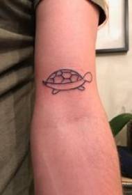 Tatuaggio del ragazzo tartaruga braccio sulla foto tatuaggio tartaruga nera