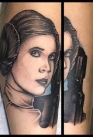검은 회색 스케치 캐릭터 초상화 문신 사진에 여자 팔
