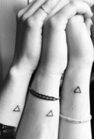 Подруги татуювання подруг руки на малюнках трикутник татуювання