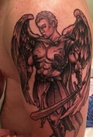 Materiale del tatuaggio ali d'angelo ragazzo braccia sull'immagine materiale del tatuaggio ali d'angelo