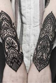 Tatuaggio di Brahma, bracciu di ragazza, tatuaggio neru, tatuaggio di vaniglia, bella foto
