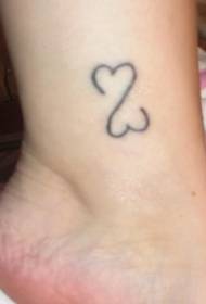 disegno del tatuaggio di coppia a forma di cuore coppia personalità a forma di cuore