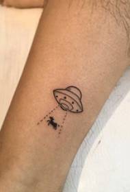 minimalistinen viivatatuointi urosvarsi pienessä eläimessä ja UFO-tatuointikuva