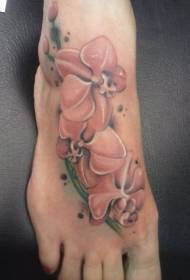 modello del tatuaggio del fiore rosa collo del piede femminile