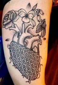 дечаци теле на црним бодљикавим геометријским линијама креативно цвеће и слике срца тетоважа