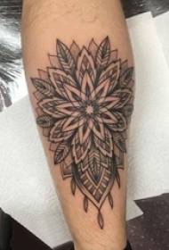 ragazzi vitelli su punture nere linee semplici disegni di tatuaggi geometrici di fiori