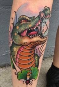 Arakunrin dinosaur tatuu ọkunrin shank lori aworan afọwọkọ dinosaur tatuu tetchiki ti Jamani