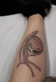 becerro de niños en líneas simples de espina de punto gris negro pictures e imágenes de tatuaje de caracol animal