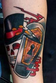 Braccio color scuola in stile vintage con tatuaggio sulla bara