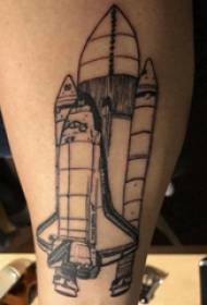 kai kurie geometriniai elementai tatuiruotės vyriškas kotas ant juodos raketos tatuiruotės paveikslėlio