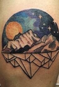 Tattoo Star Boys-kalf geschilderd op de sterrenhemelfoto