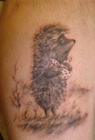 nenavadna črno-bela slika tatoo ježa