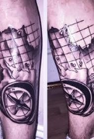 gambo maschio tatuaggio bussola sulla foto tatuaggio bussola