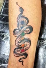 gambo maschio piccolo tatuaggio animale su serpente colorato Immagine del tatuaggio