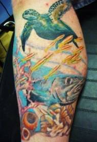 imagem náutica de tatuagem de tartaruga e peixe de tema de cor de perna