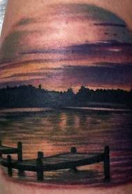 腿逼真的顏色湖岸紋身圖片