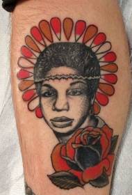 Kojos seno žanro spalvos genties moterys su rožių tatuiruote