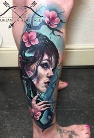 Hanka estilo koloreko emakume koloretsua lore tatuaje ereduarekin