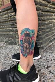 vitellu simpaticu di tatuaggi di vitellu nustrale di tatuaggi astronauti di culore